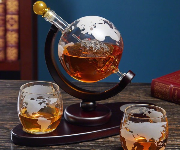 Decantador de whisky con globo terráqueo